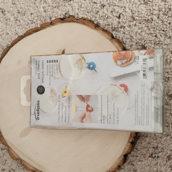 Trudeau 12 Piece Daisy Flower Design Wine Charms NEW - Picture 4 of 4